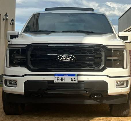 FORD F-150 5.0 V8 GASOLINA CD LARIAT BLACK FX4 AUTOMÁTICO